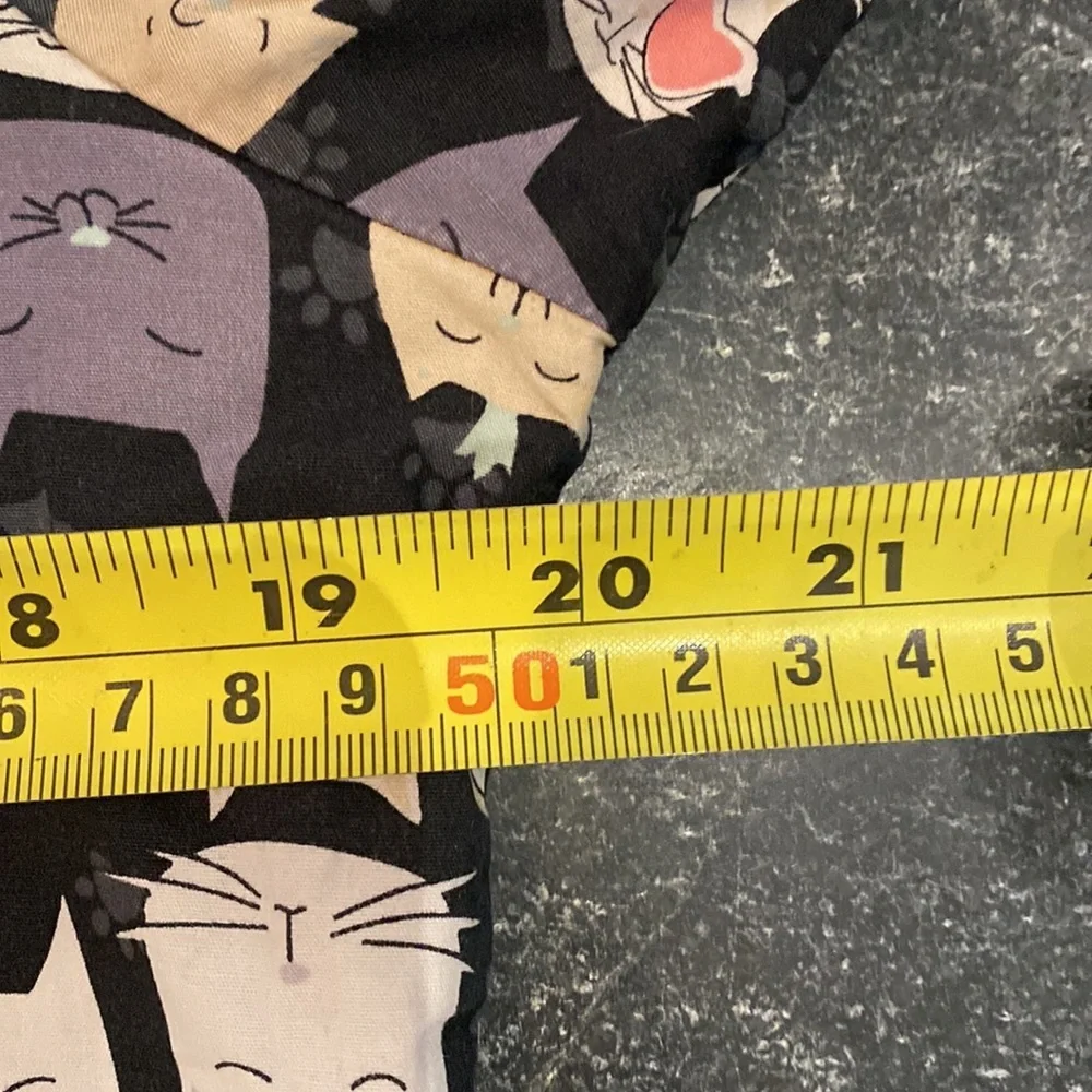 Cat print scrub top - Picture 5 of 6